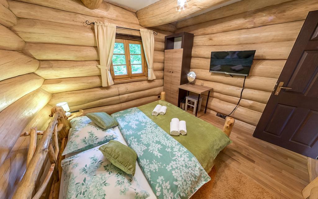 Bear'S Log Villa Selište Drežničko Kültér fotó