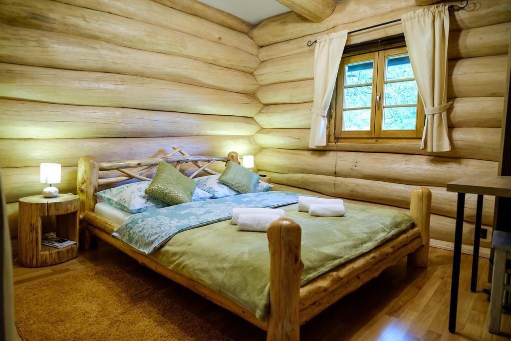 Bear'S Log Villa Selište Drežničko Kültér fotó