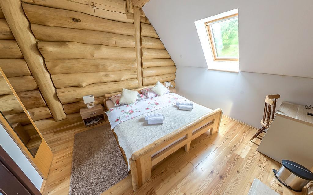 Bear'S Log Villa Selište Drežničko Kültér fotó